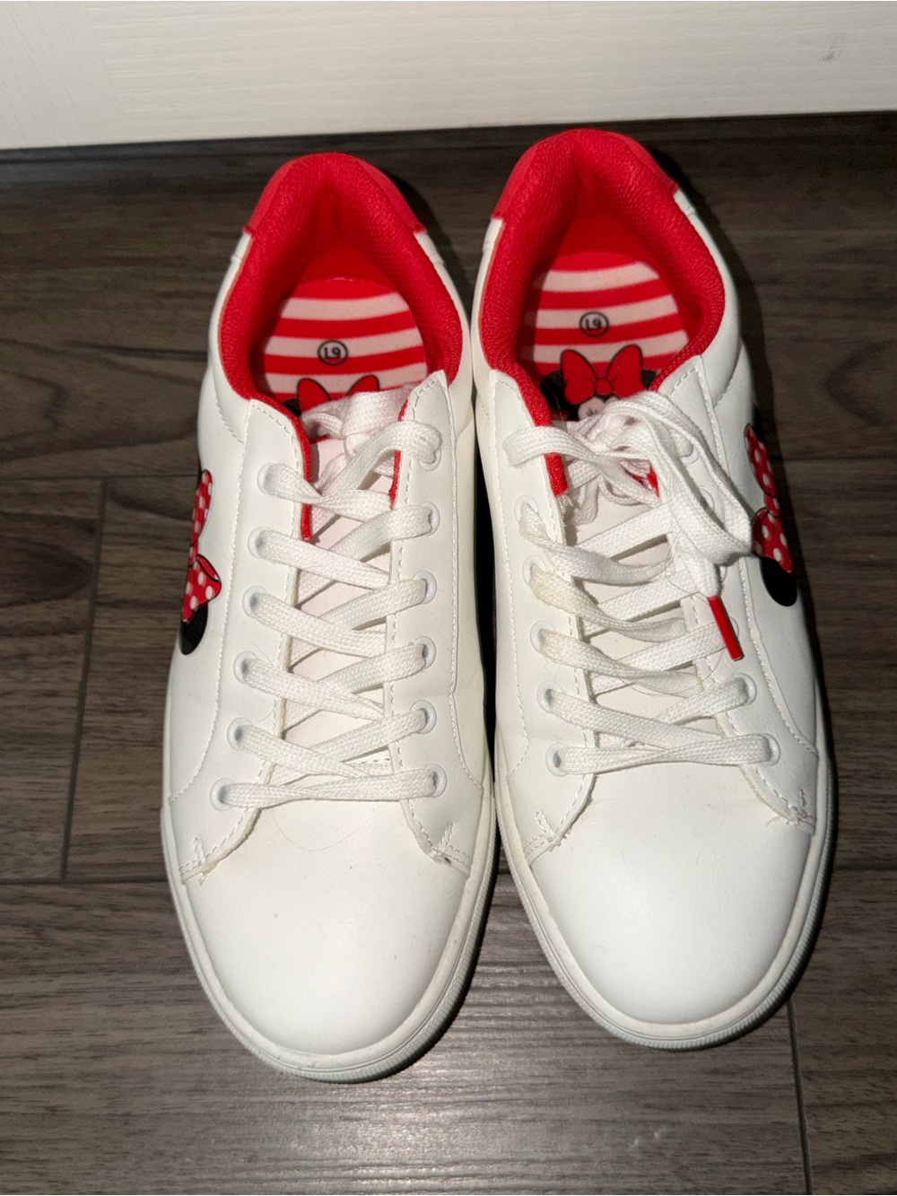 Disney White and Red Minnie Mouse Lace-Up Sneakers